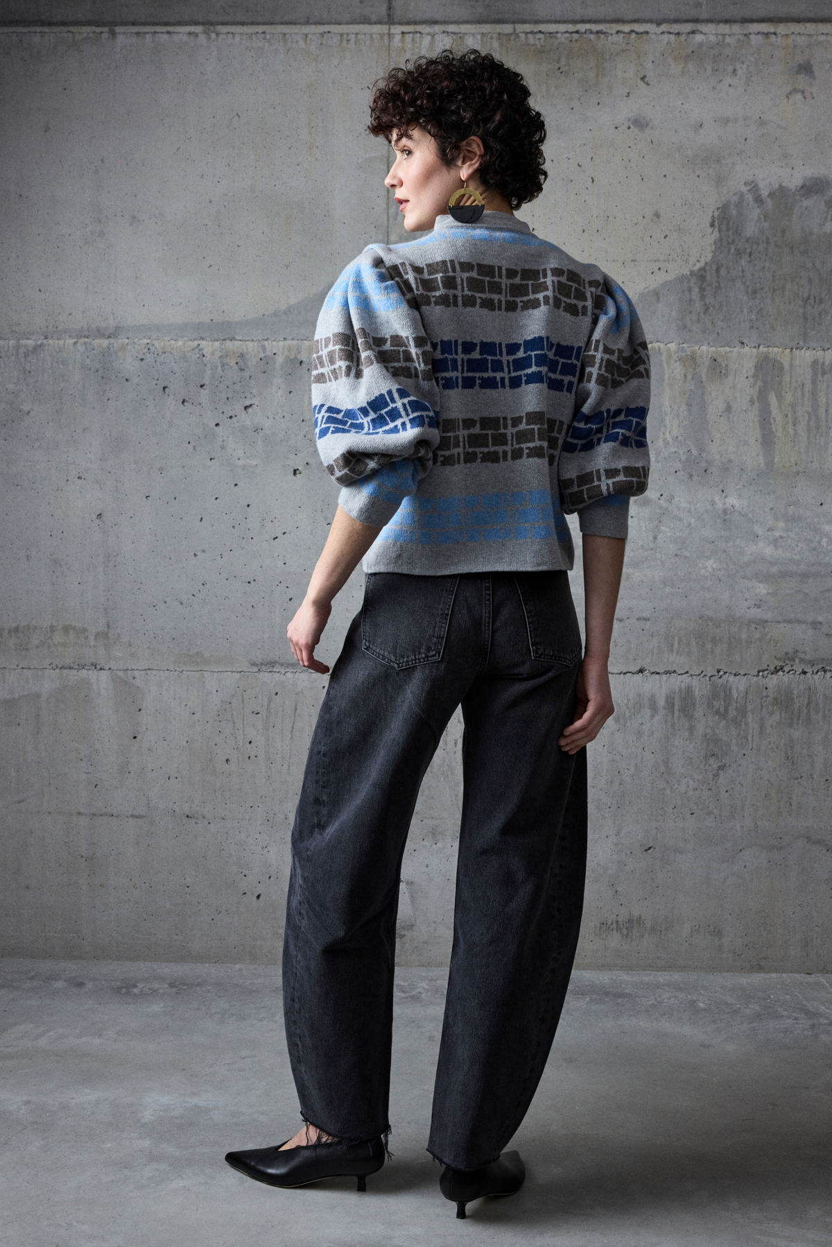 Sculpted Edge Shoulder Barrel Grey