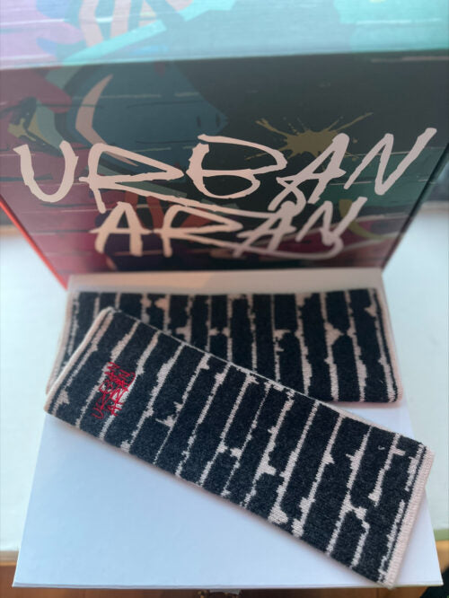 Wristwarmers Black and Cream